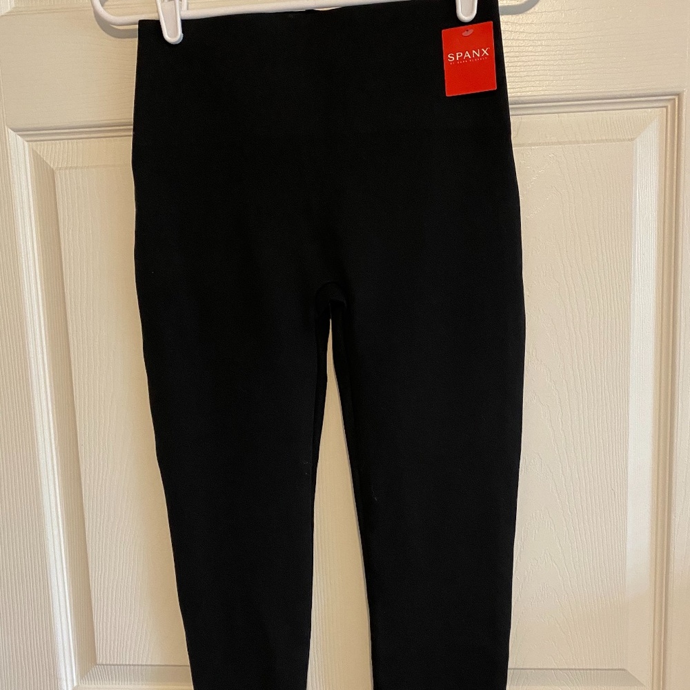 SPANX CROPPED LEGGINS SIZE M NWT